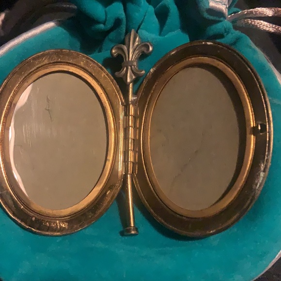 COPY - CAMEO BROOCH LOCKET - Picture 4 of 4